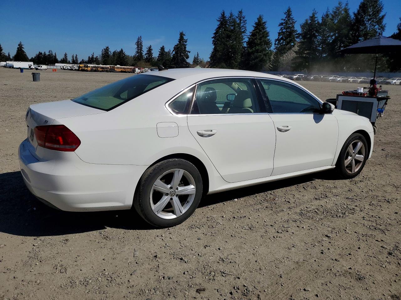 2013 VOLKSWAGEN PASSAT