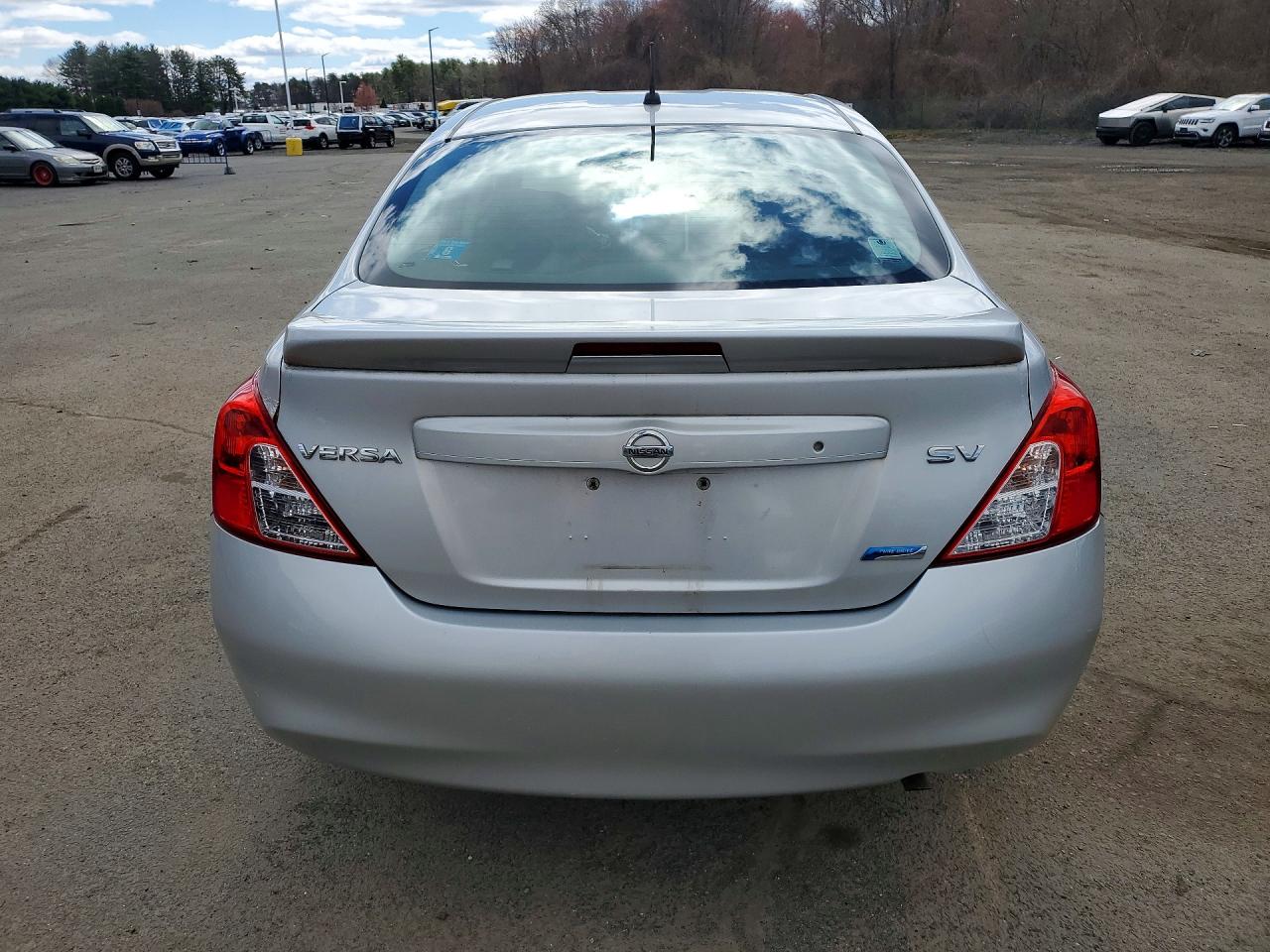 2013 NISSAN VERSA