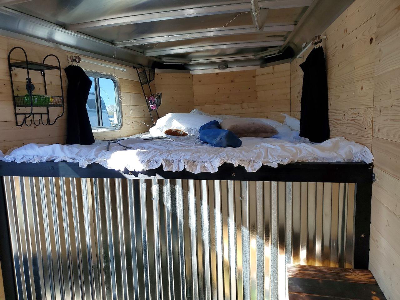 2015 FEATHRLITE UTILITY