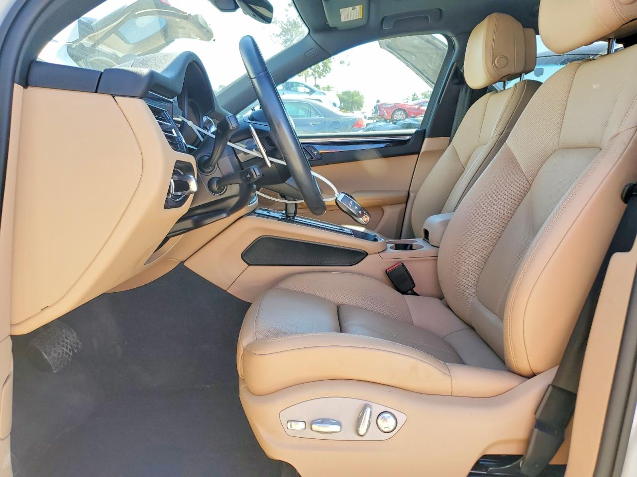 2023 PORSCHE MACAN
