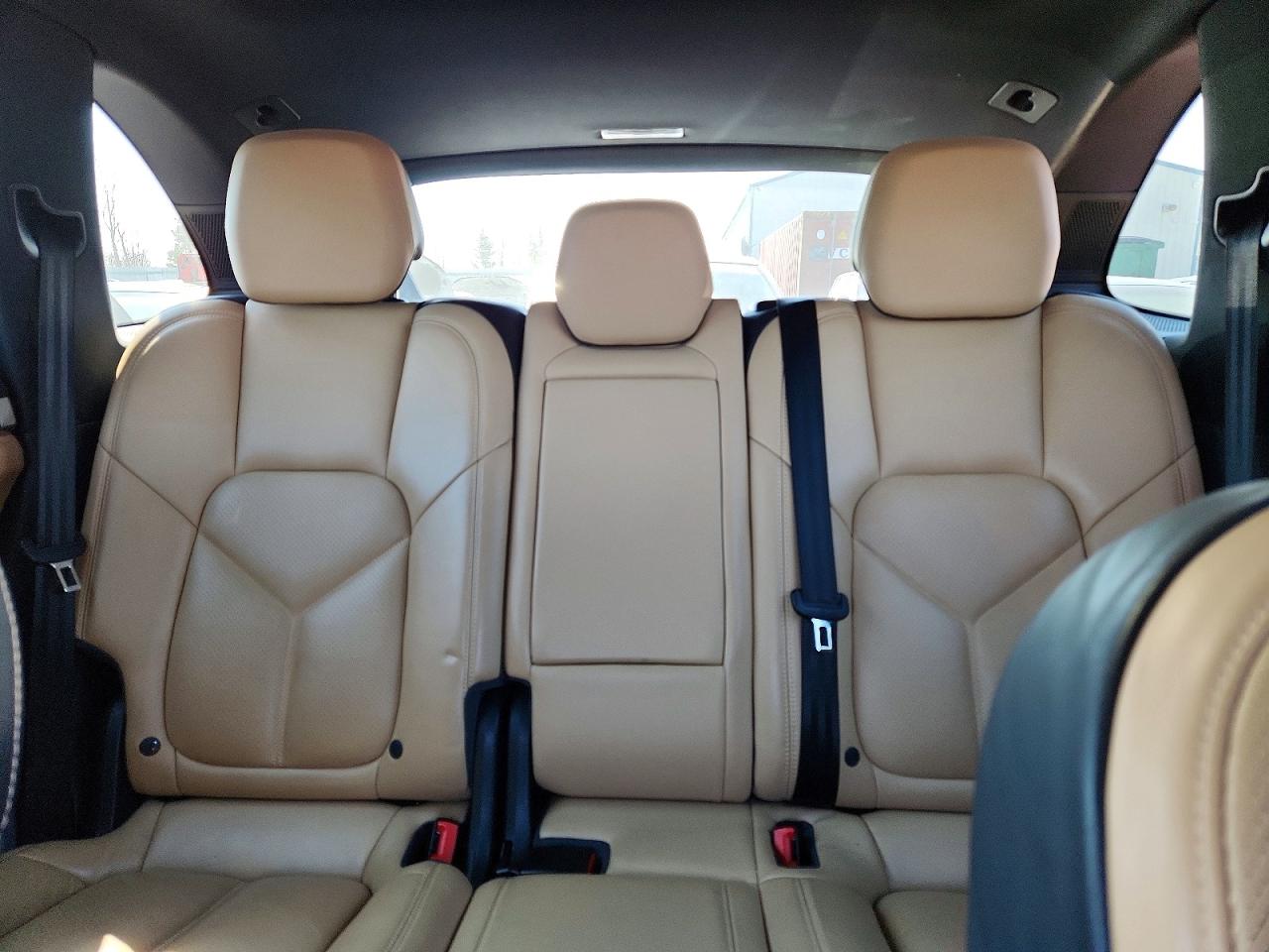 2016 PORSCHE CAYENNE AW
