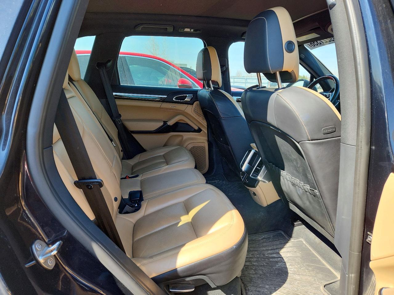 2016 PORSCHE CAYENNE AW