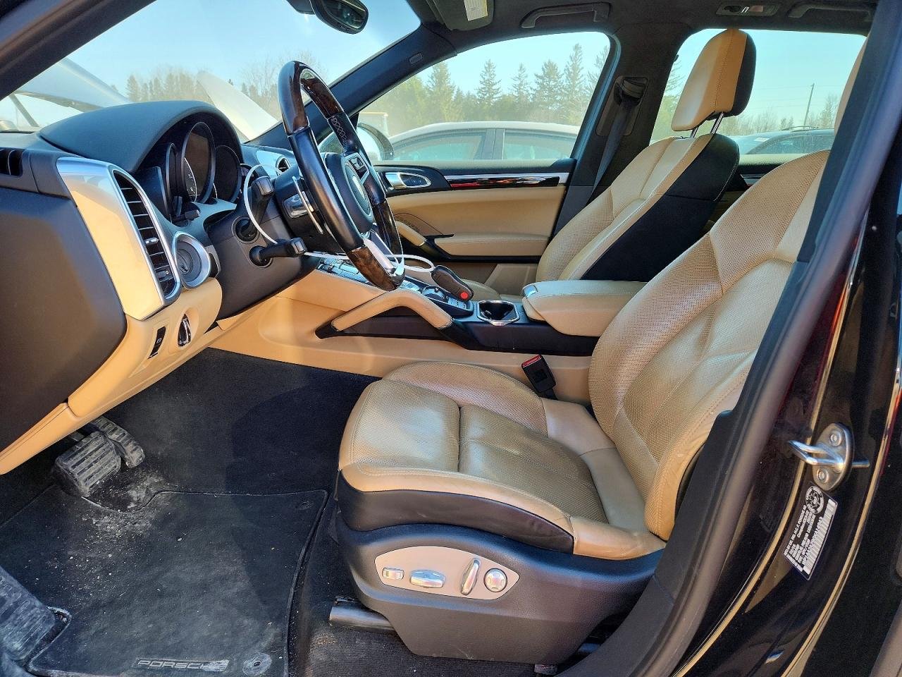 2016 PORSCHE CAYENNE AW