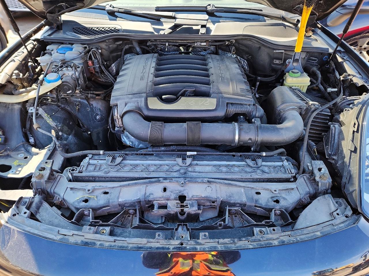 2016 PORSCHE CAYENNE AW