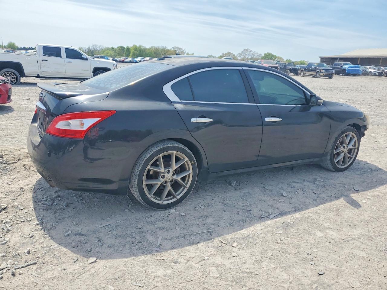 2011 NISSAN MAXIMA