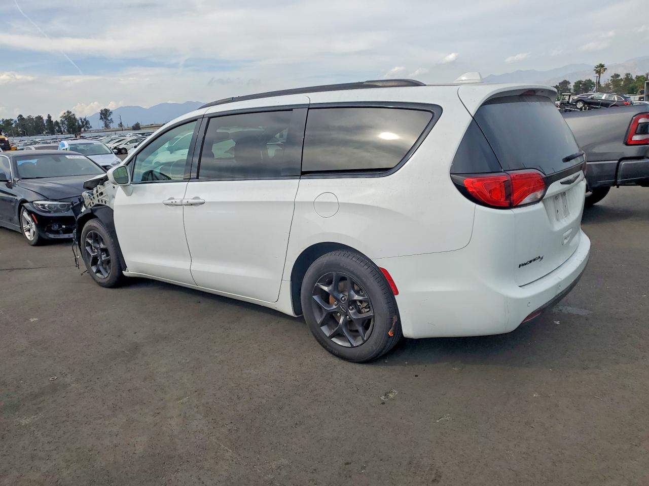 2019 CHRYSLER PACIFICA
