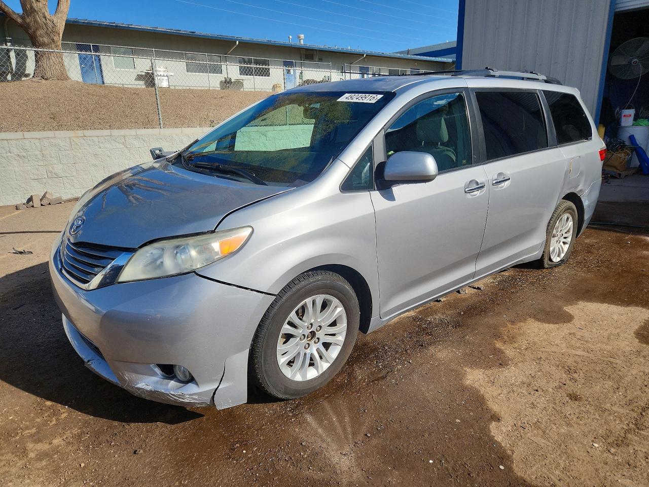 2015 TOYOTA SIENNA
