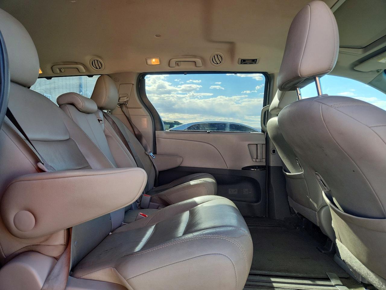 2015 TOYOTA SIENNA