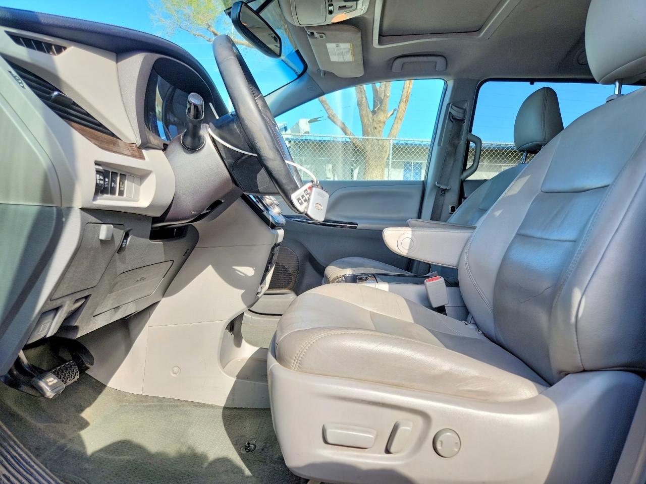 2015 TOYOTA SIENNA