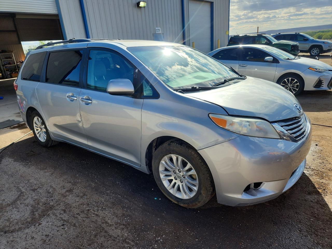 2015 TOYOTA SIENNA