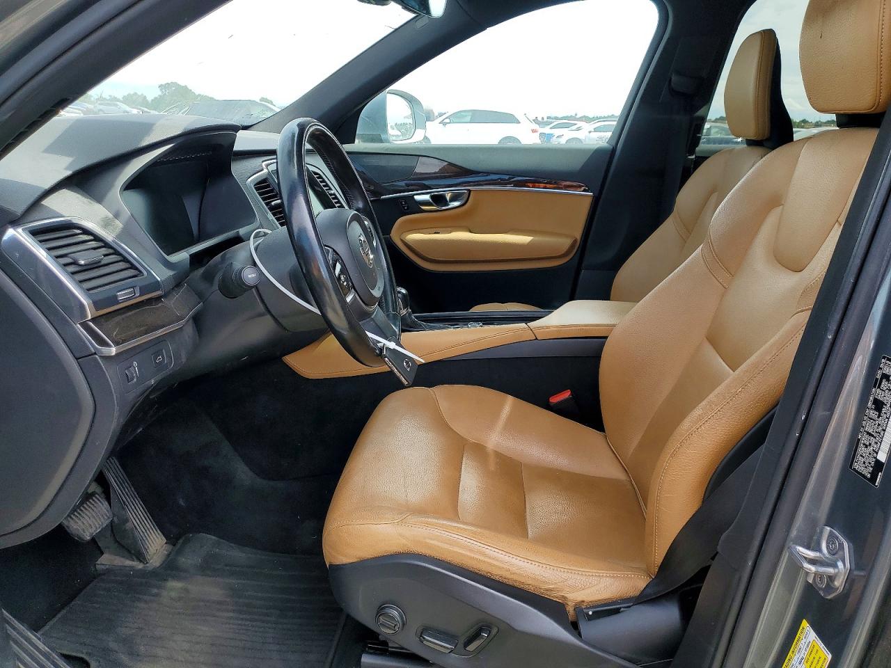 2019 VOLVO XC90