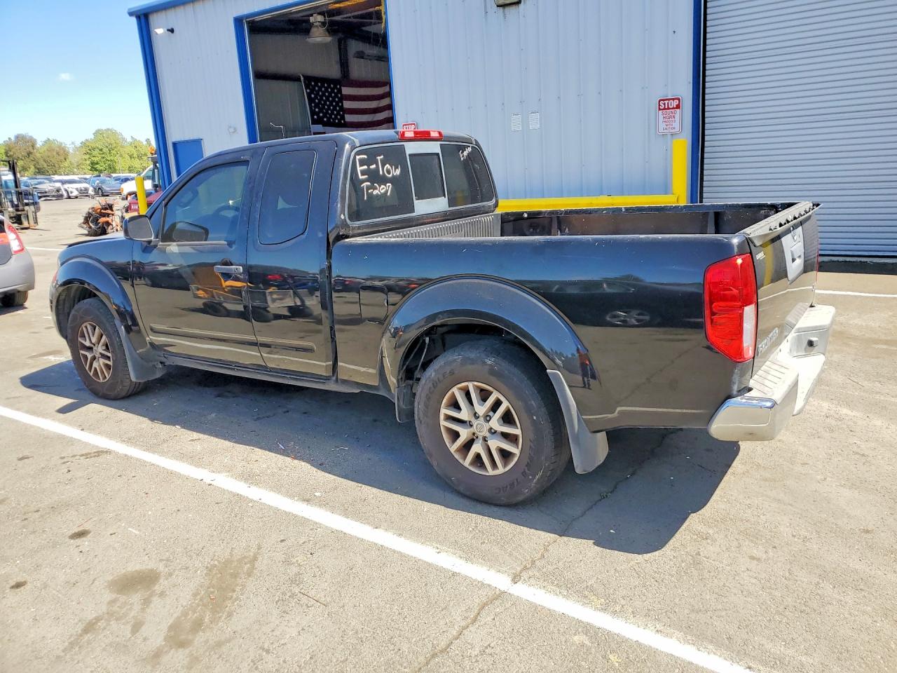 2017 NISSAN FRONTIER