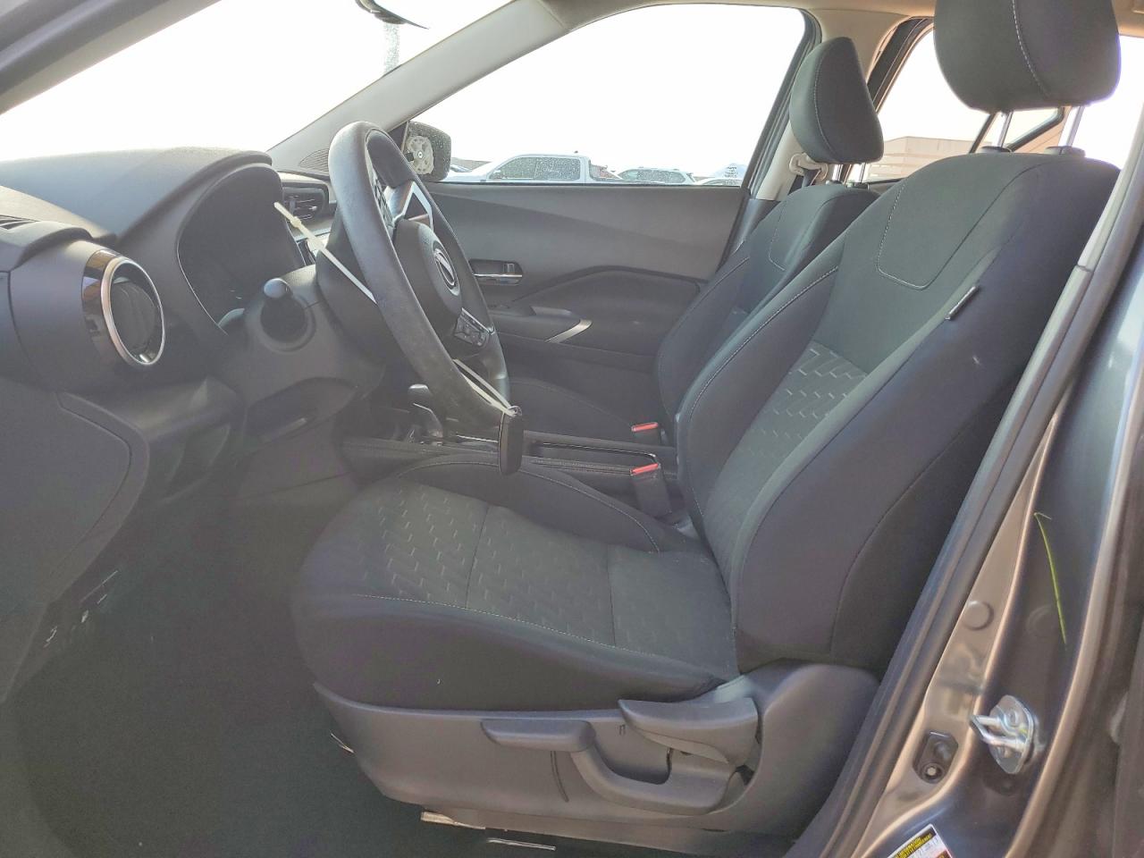2024 NISSAN KICKS