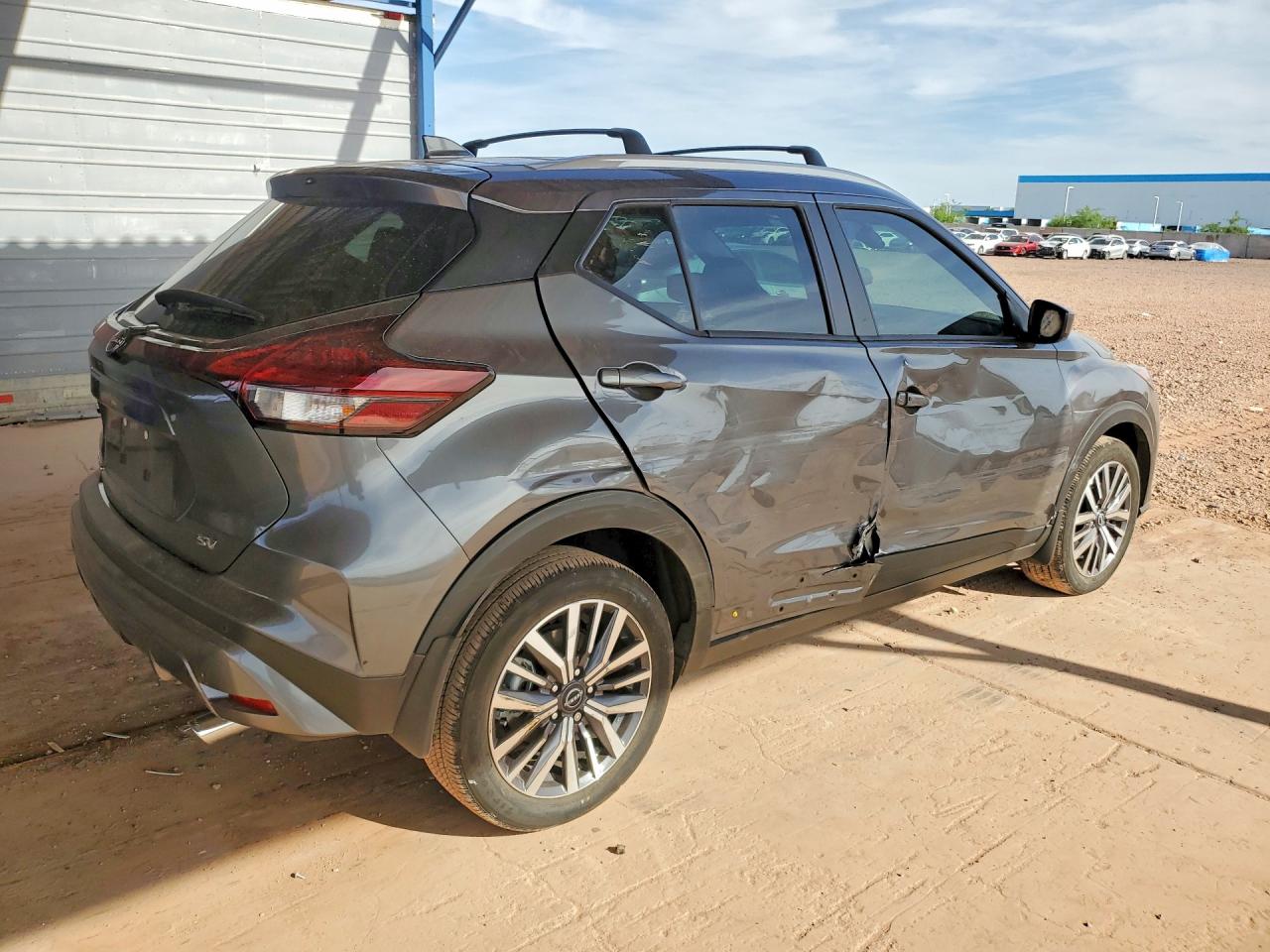 2024 NISSAN KICKS