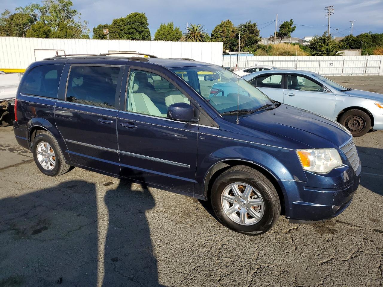 2009 CHRYSLER MINIVAN