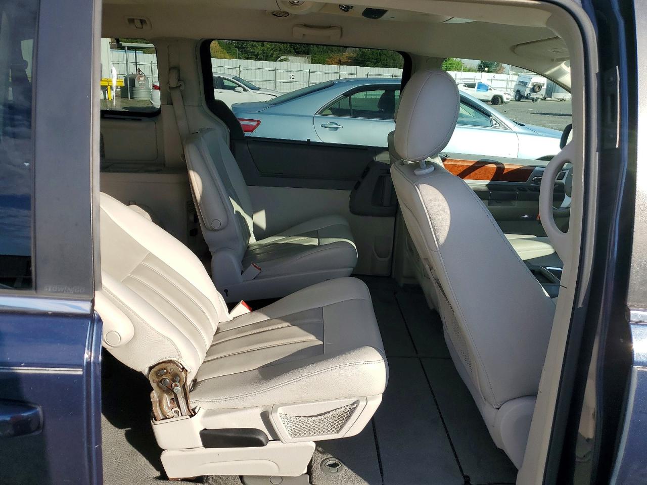 2009 CHRYSLER MINIVAN