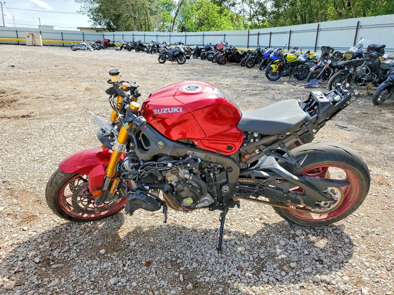 2025 SUZUKI GSXR1000