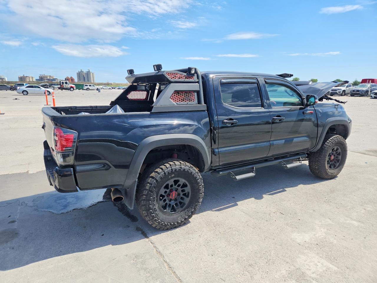 2018 TOYOTA TACOMA