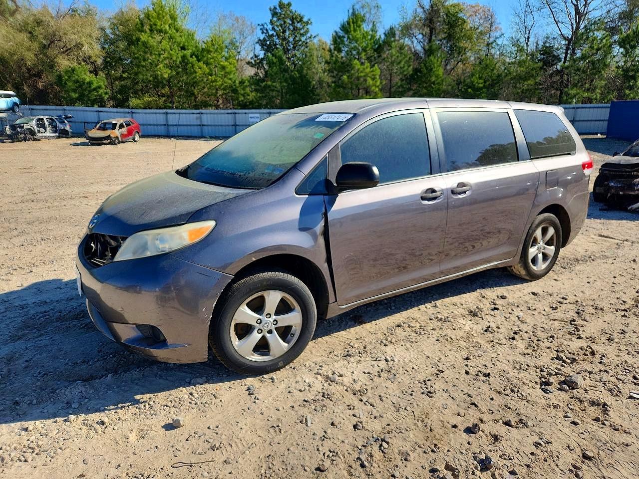 2011 TOYOTA SIENNA