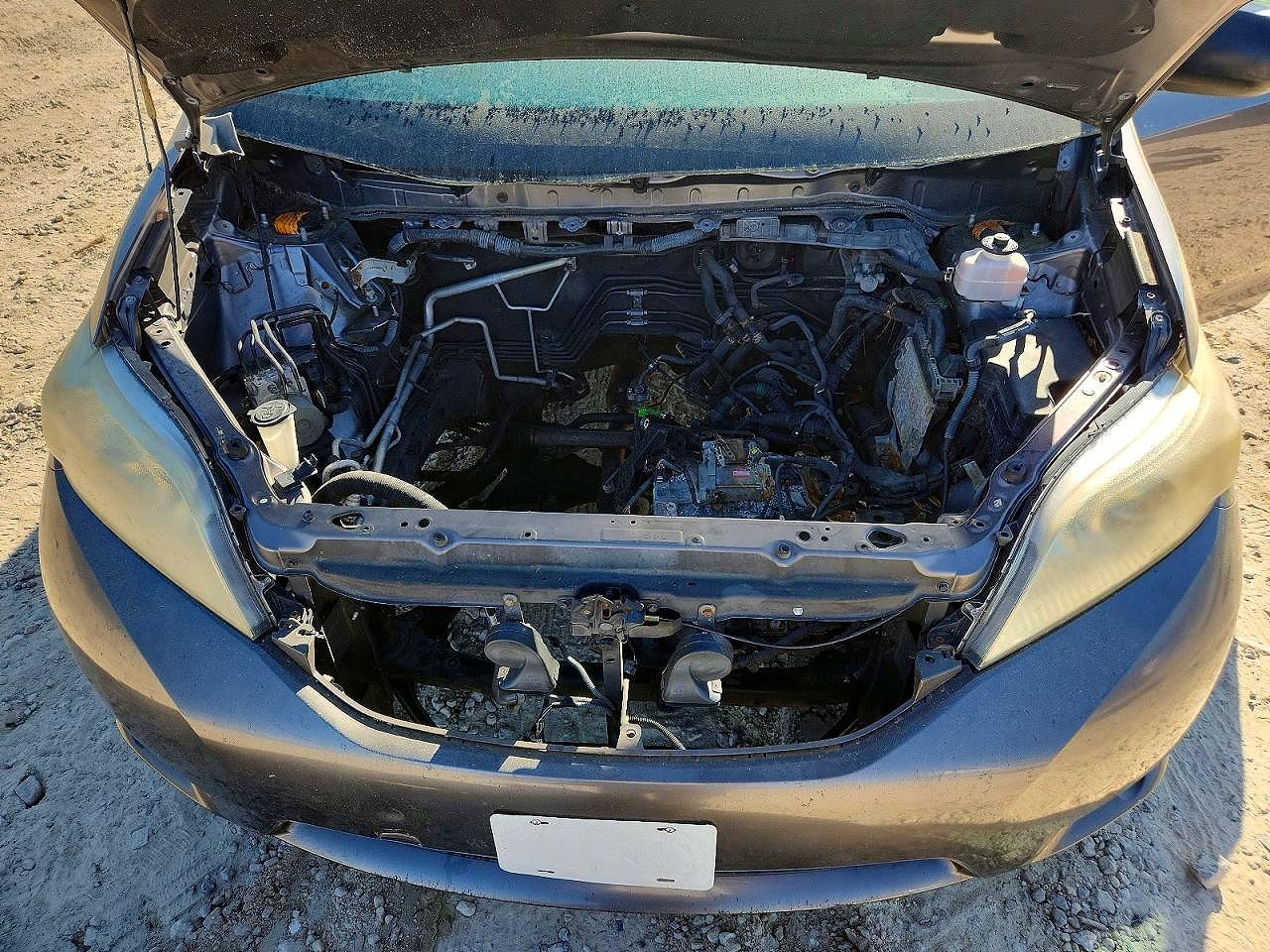 2011 TOYOTA SIENNA