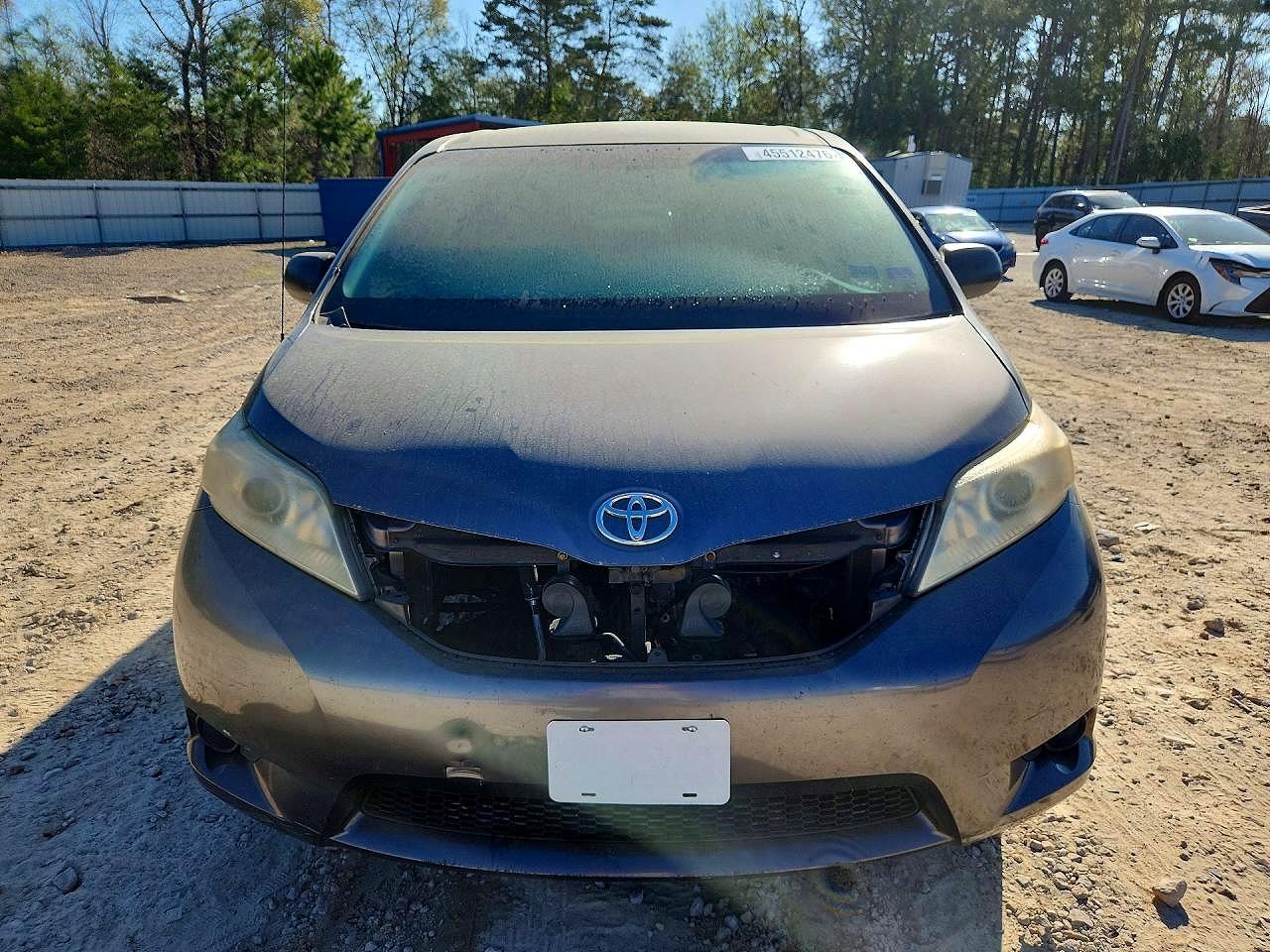 2011 TOYOTA SIENNA