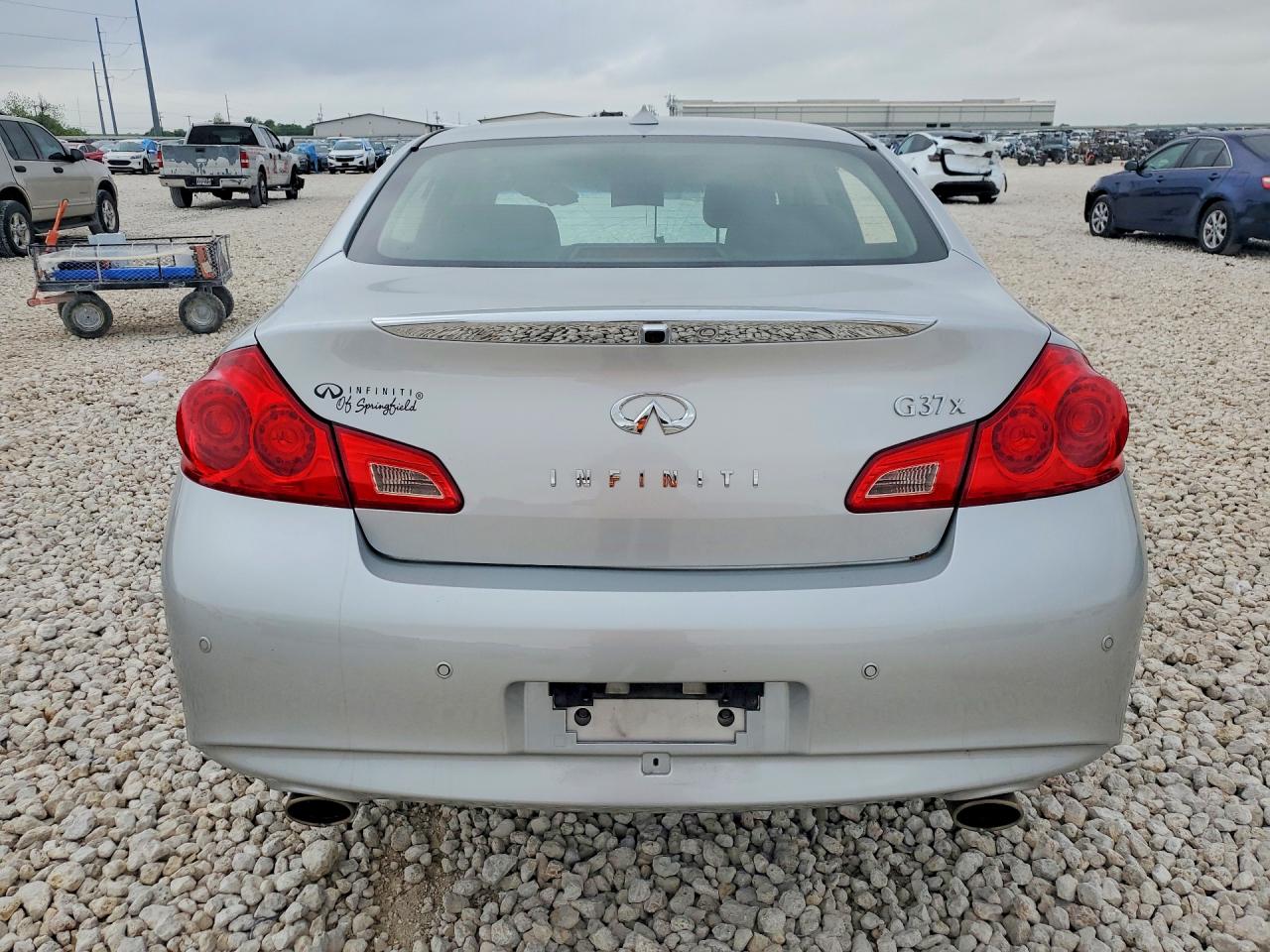 2013 INFINITI G37