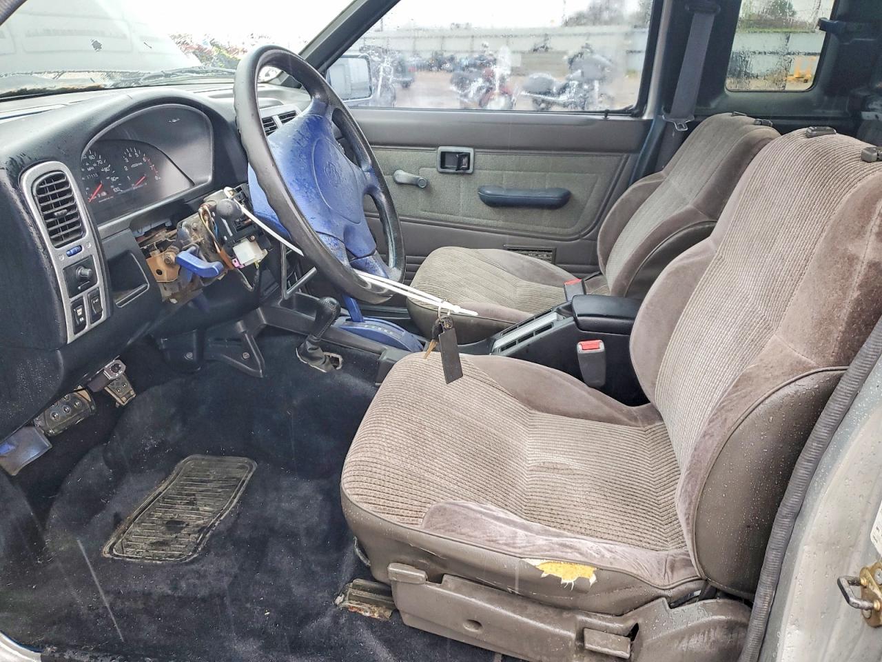 1995 NISSAN NAVARA