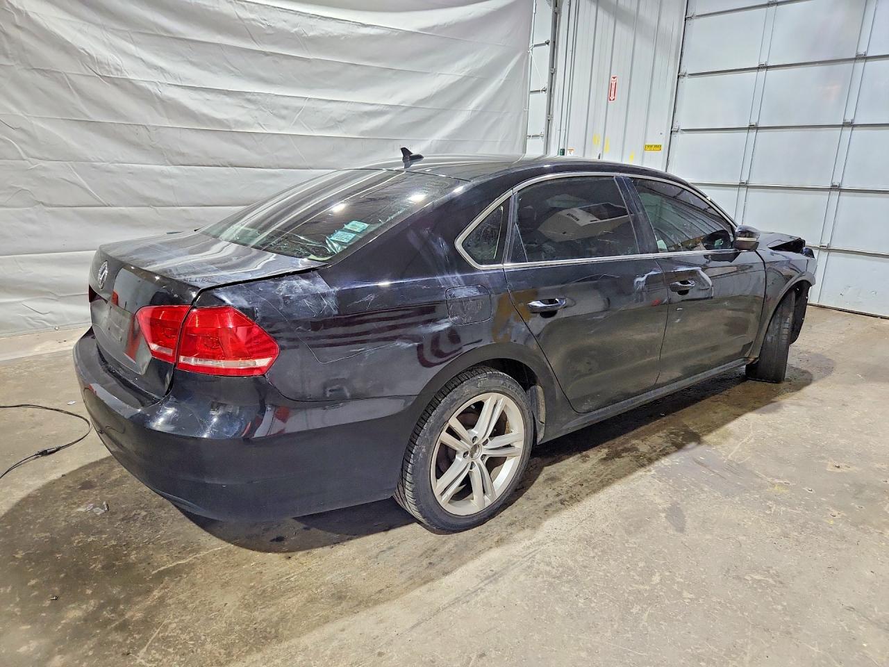 2014 VOLKSWAGEN PASSAT