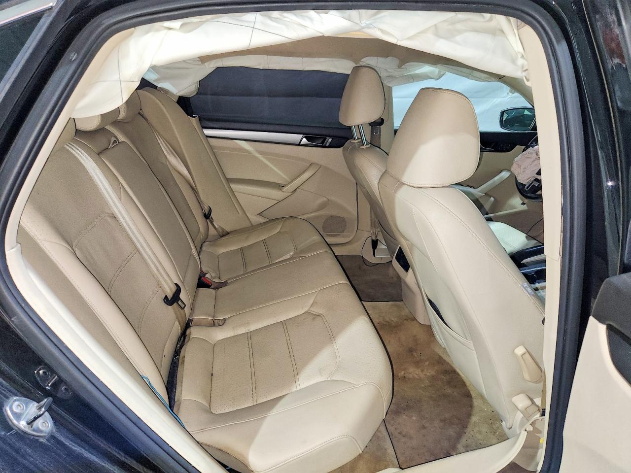 2014 VOLKSWAGEN PASSAT
