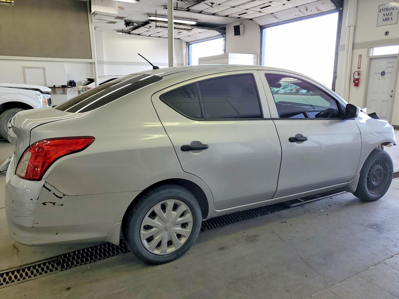 2016 NISSAN VERSA