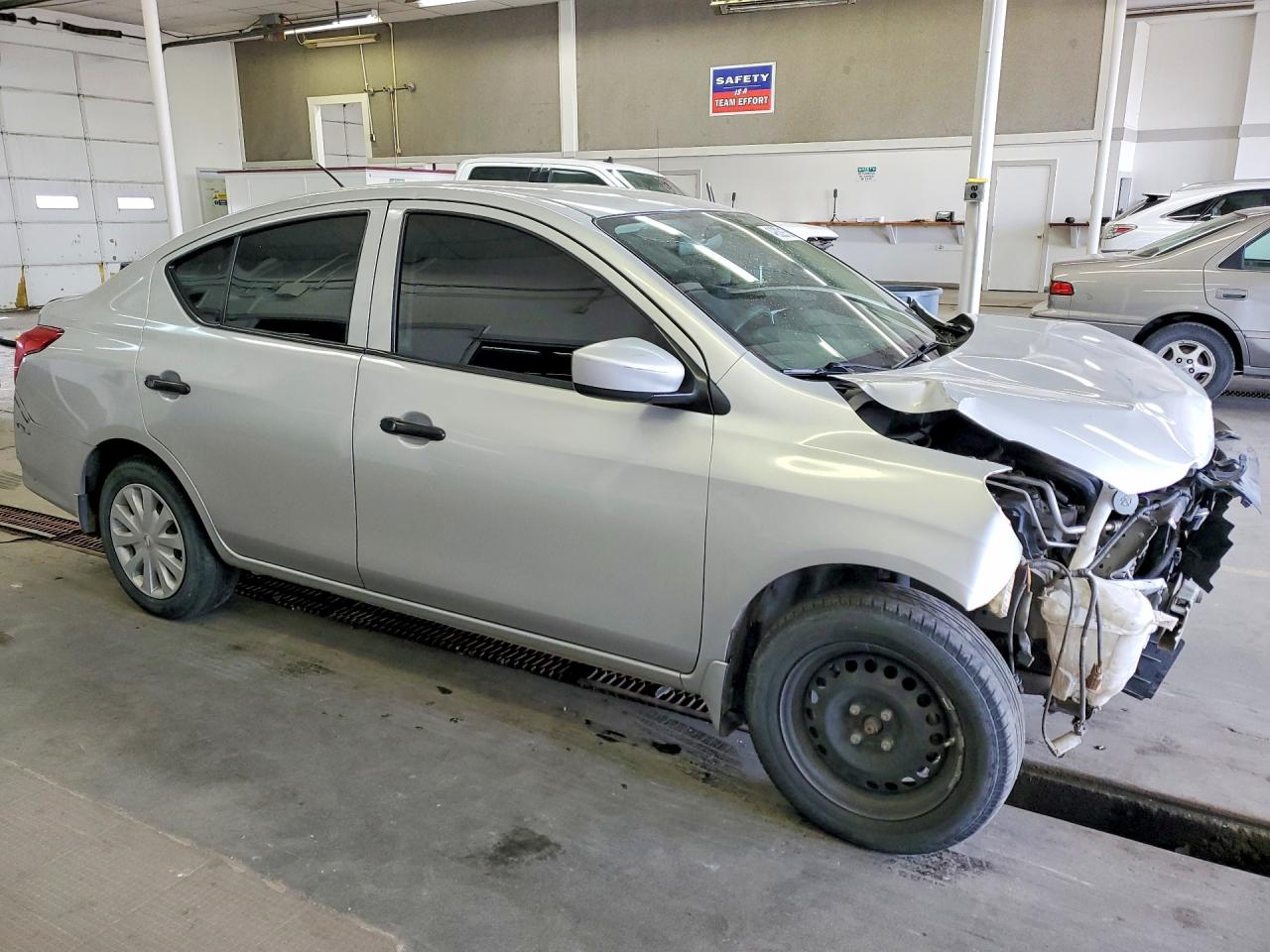 2016 NISSAN VERSA
