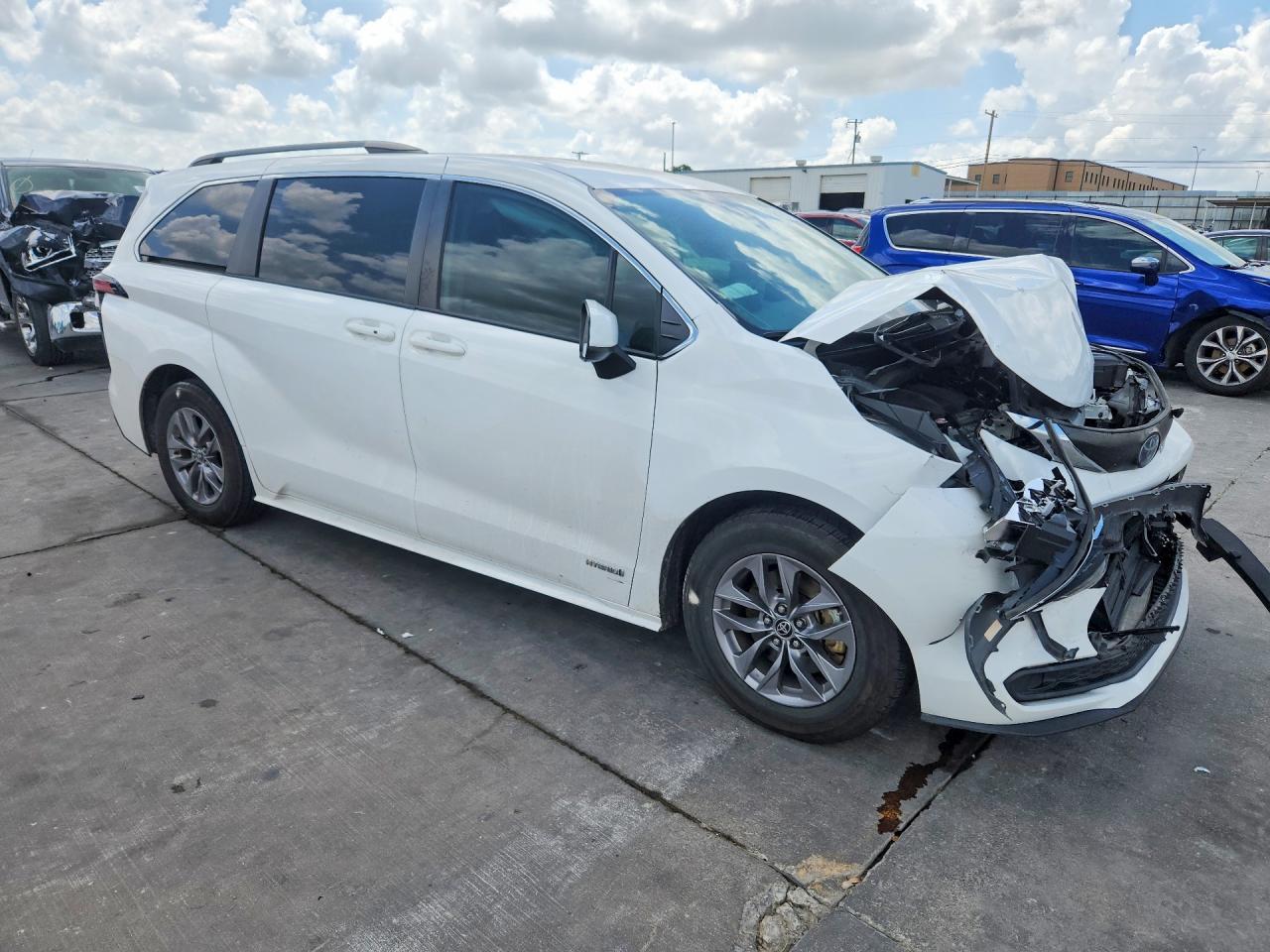 2021 TOYOTA SIENNA