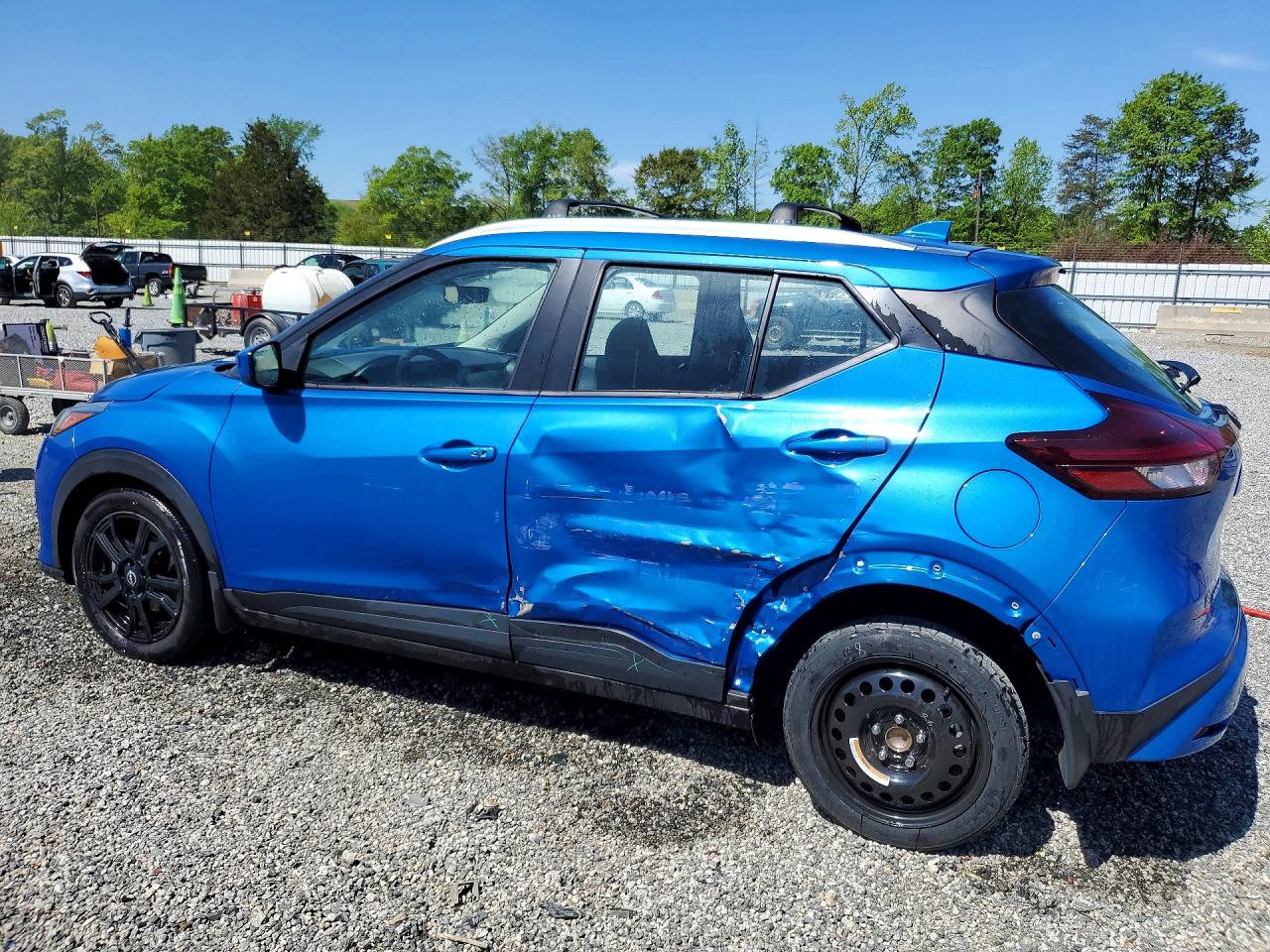 2024 NISSAN KICKS