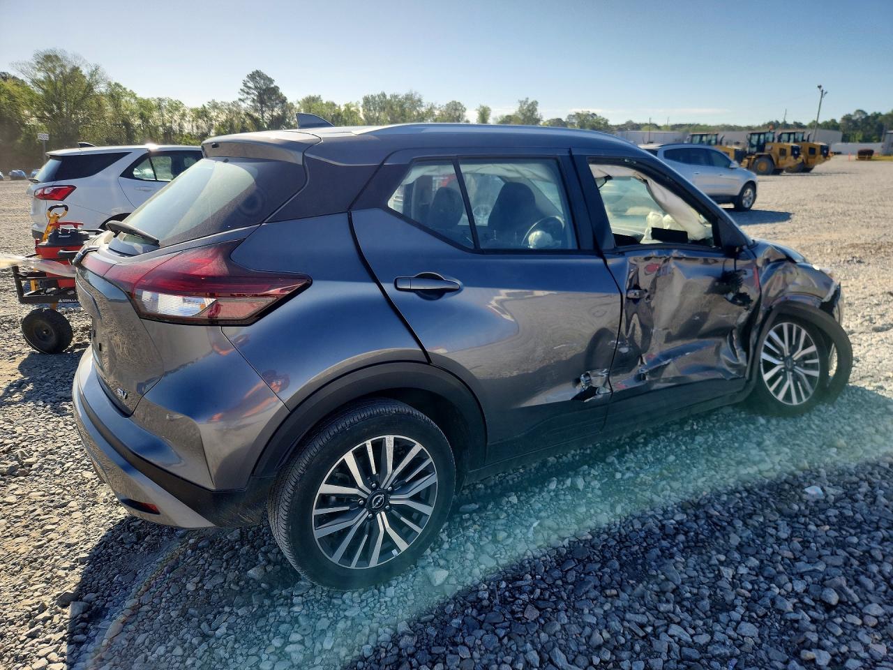 2024 NISSAN KICKS