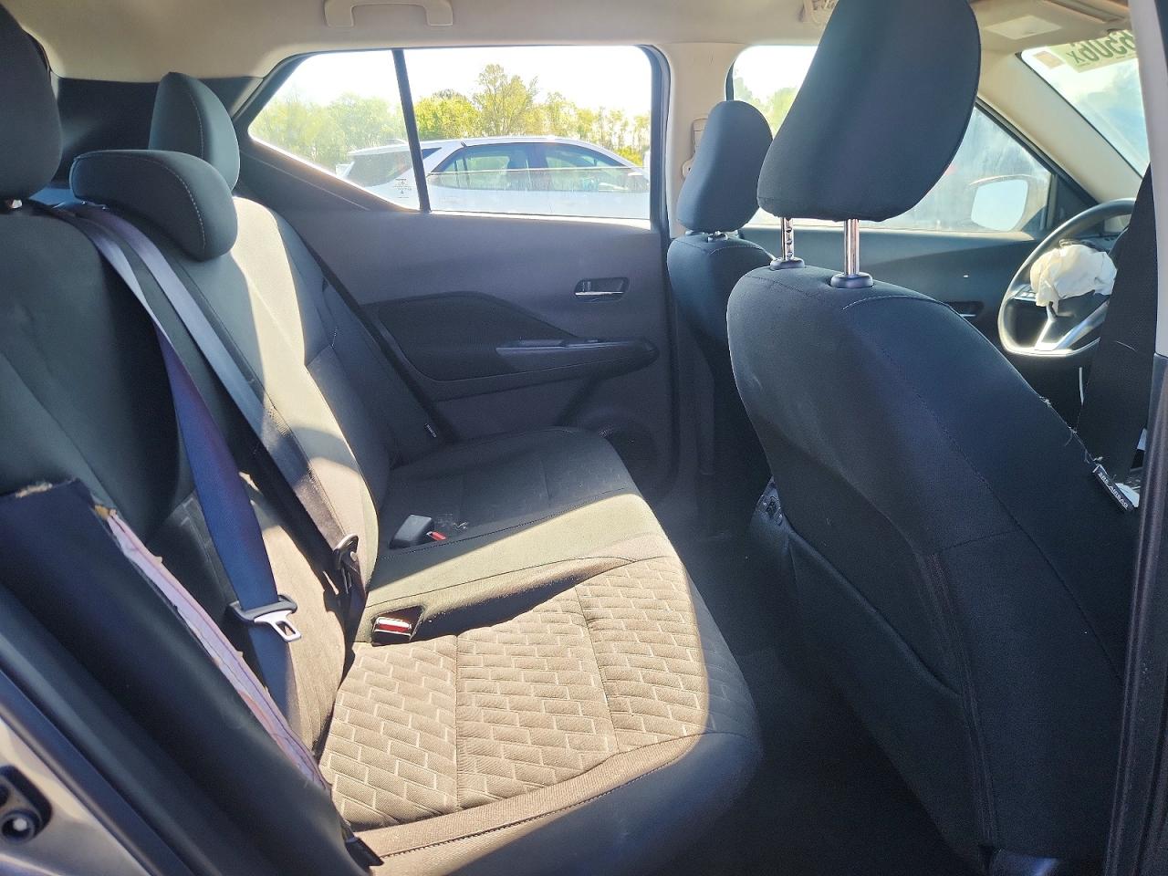 2024 NISSAN KICKS