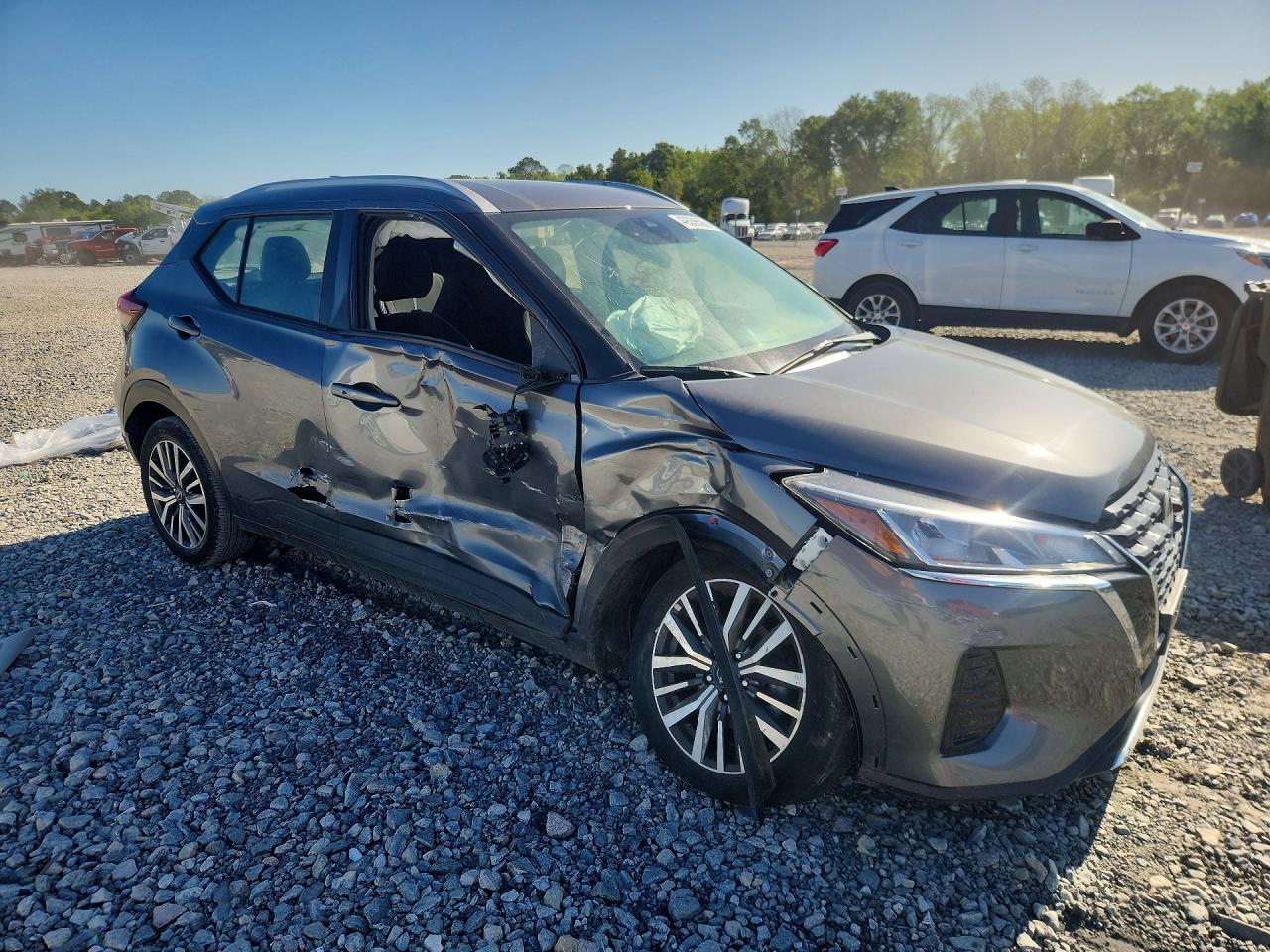 2024 NISSAN KICKS