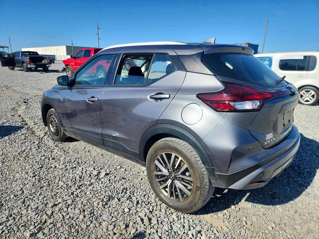 2024 NISSAN KICKS
