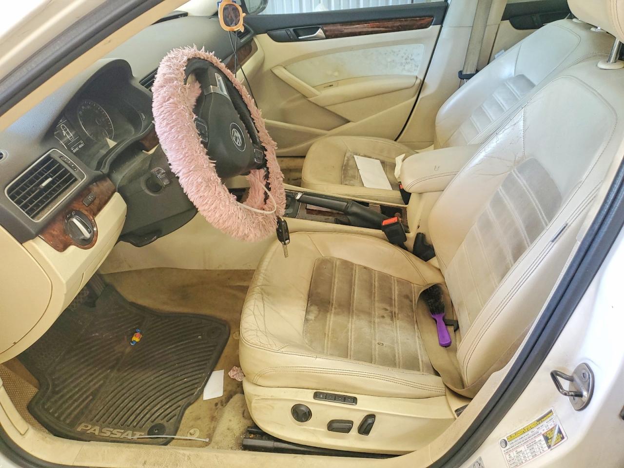 2012 VOLKSWAGEN PASSAT