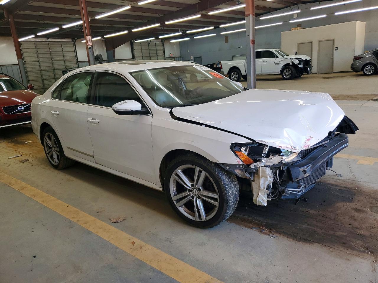 2012 VOLKSWAGEN PASSAT