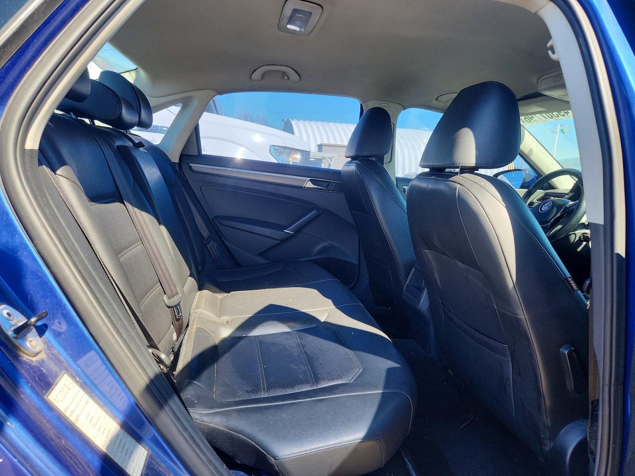 2017 VOLKSWAGEN PASSAT