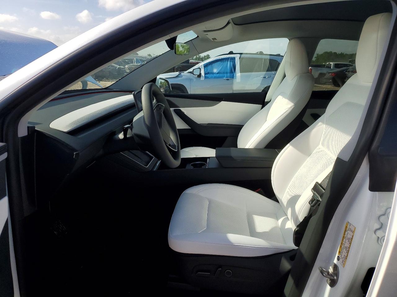 2026 TESLA MODEL Y