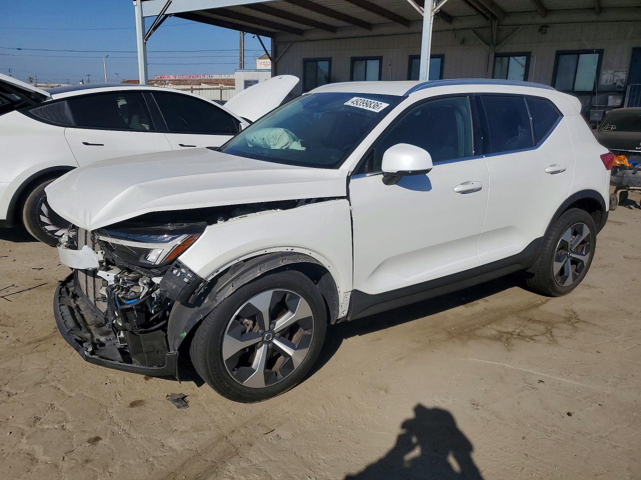 2024 VOLVO XC40