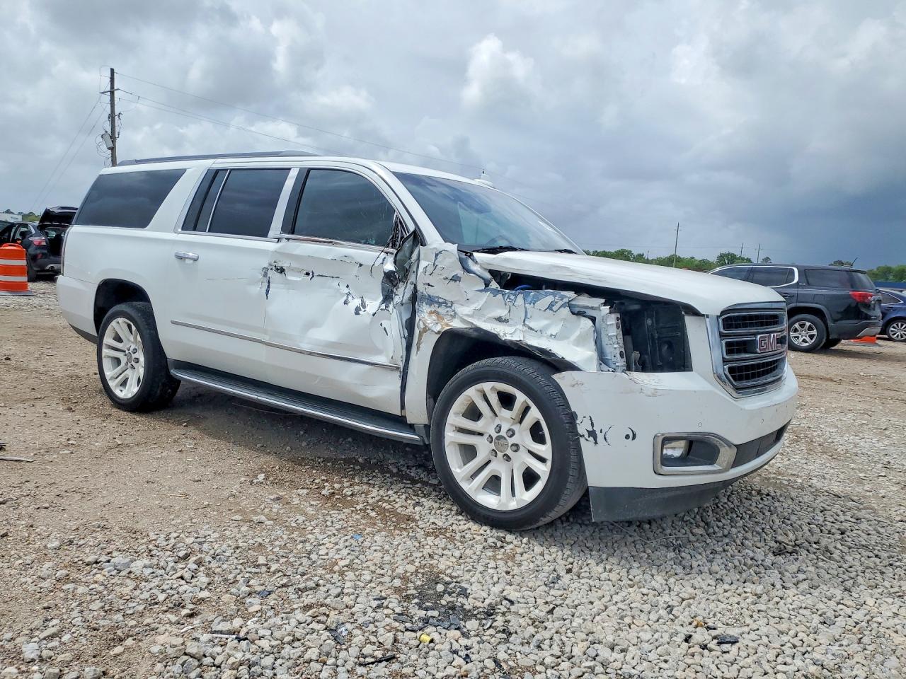 2016 GMC YUKON