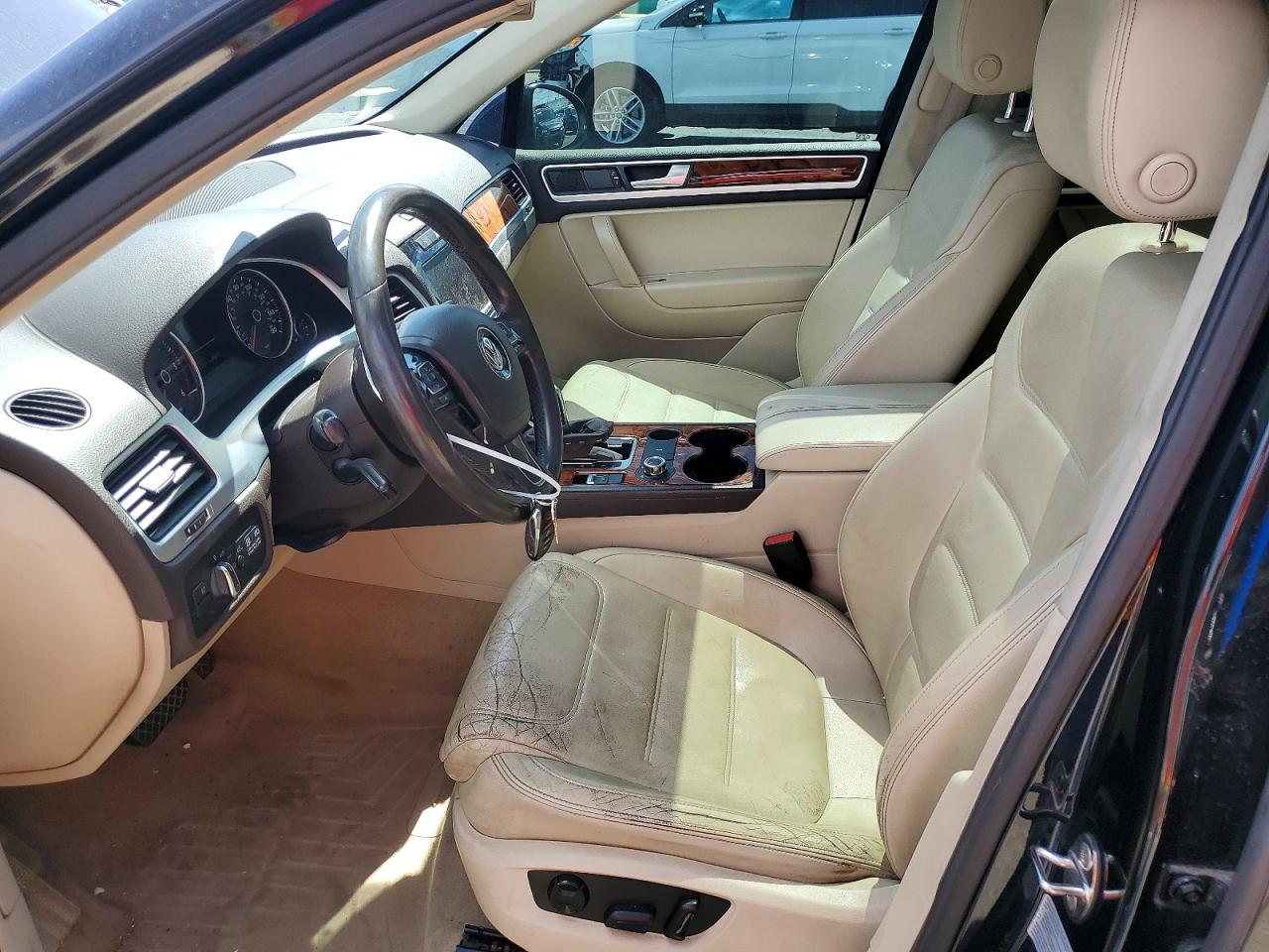 2012 VOLKSWAGEN TOUAREG