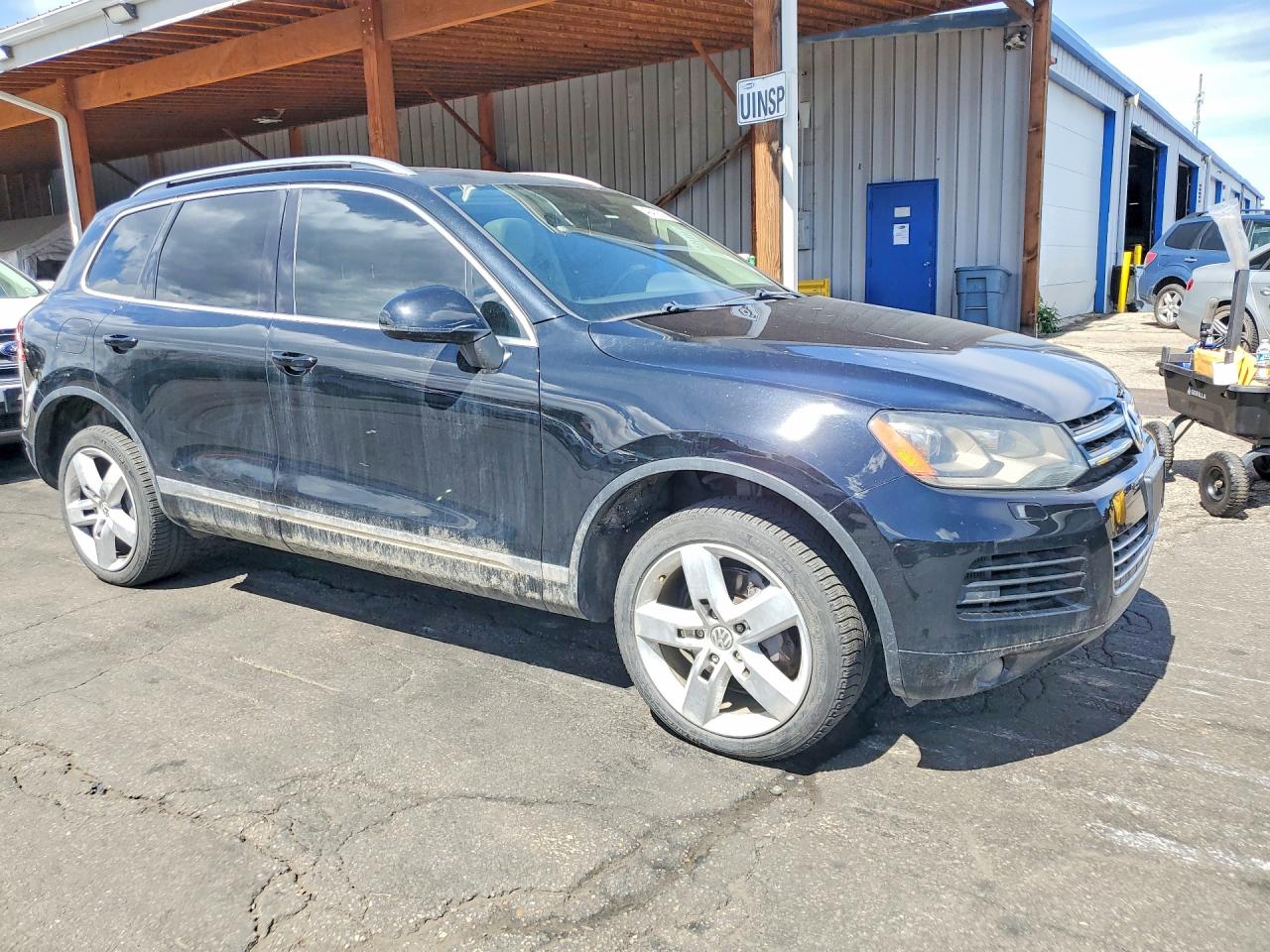 2012 VOLKSWAGEN TOUAREG