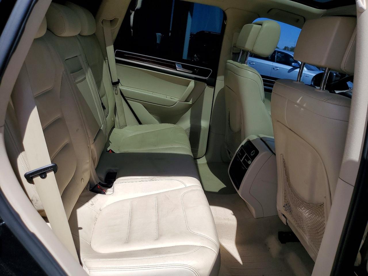 2012 VOLKSWAGEN TOUAREG