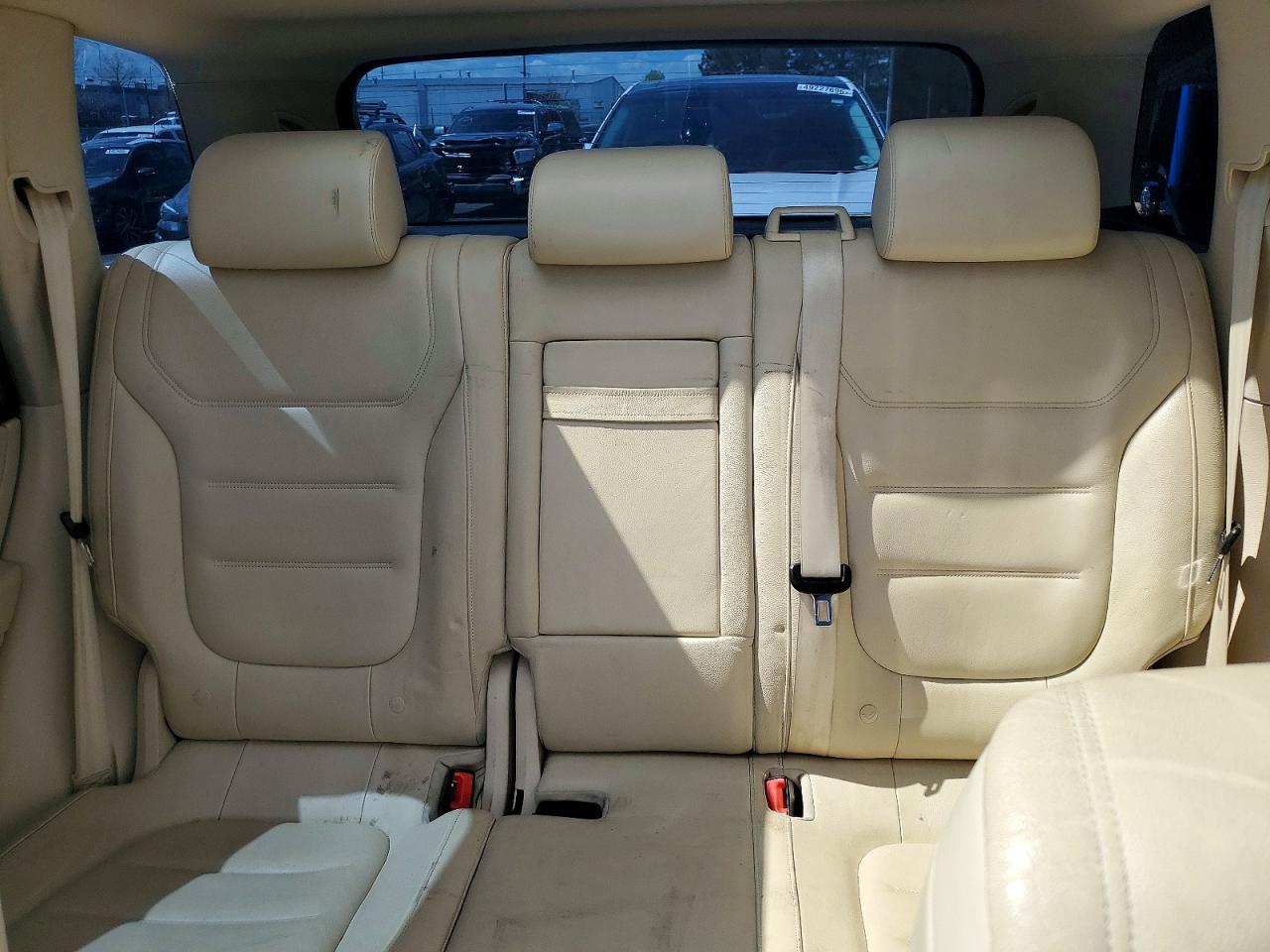 2012 VOLKSWAGEN TOUAREG
