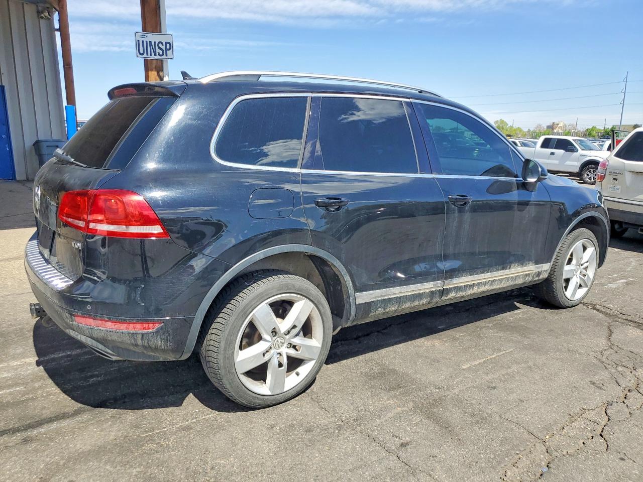 2012 VOLKSWAGEN TOUAREG