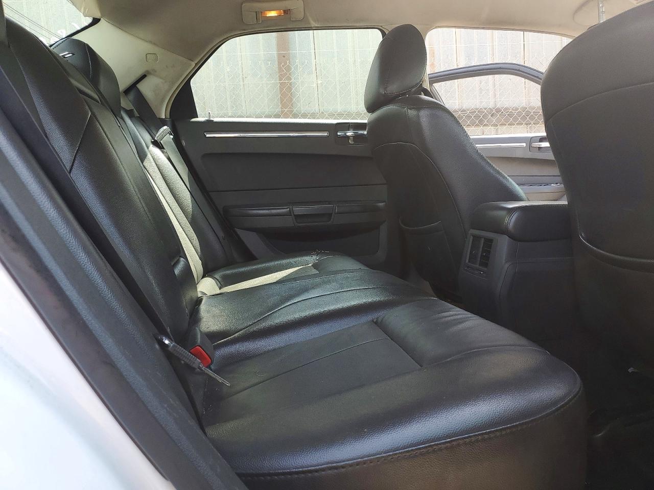 2010 CHRYSLER 300