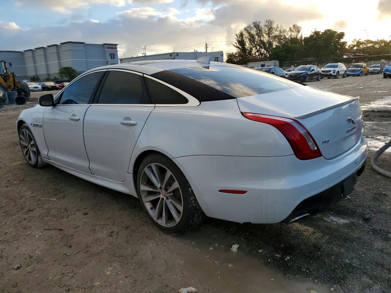 2016 JAGUAR XJ
